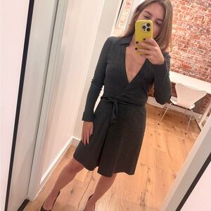 DVF DIANE VON FURSTENBERG Gray Wool Wrap Dress with Collar Size 0 XS